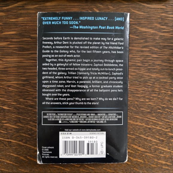 The Hitchhiker's Guide to the Galaxy Movie Tie-In Edition with Bonus Section - Picture 2 of 3